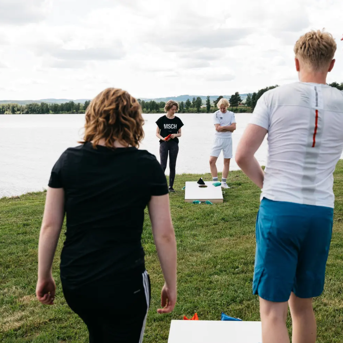 Cornhole Peli - Turnaustason Hernepussi Heittopeli